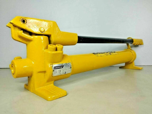 Enerpac P70 Hydraulic Hand Pump Capacity: 700 bar - FREE SHIPPING