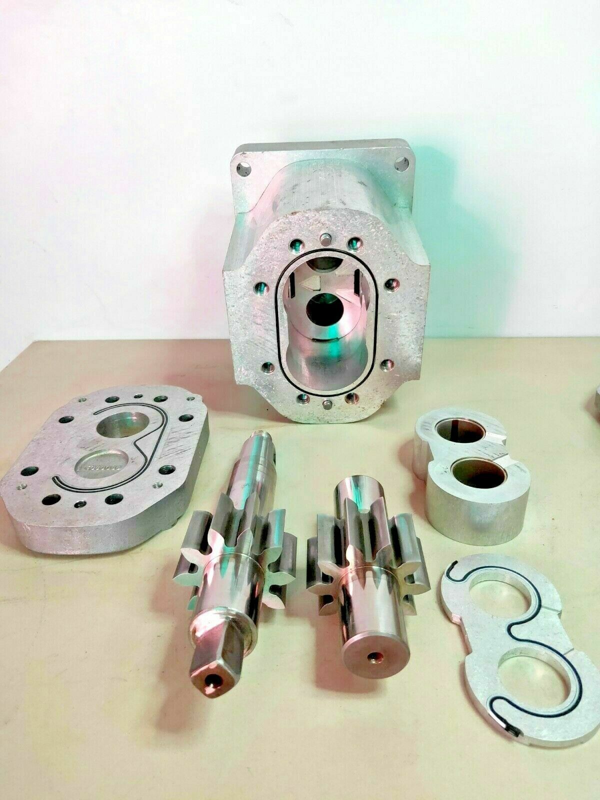 Sundstrand Hydraulic Pump TAW4NN/106R531BD Coupled with SNQ3NN/075RN11DB