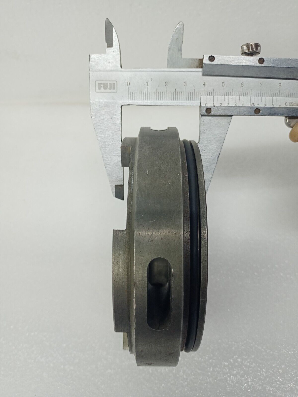 LS Seals M/E LO pump seal AC065