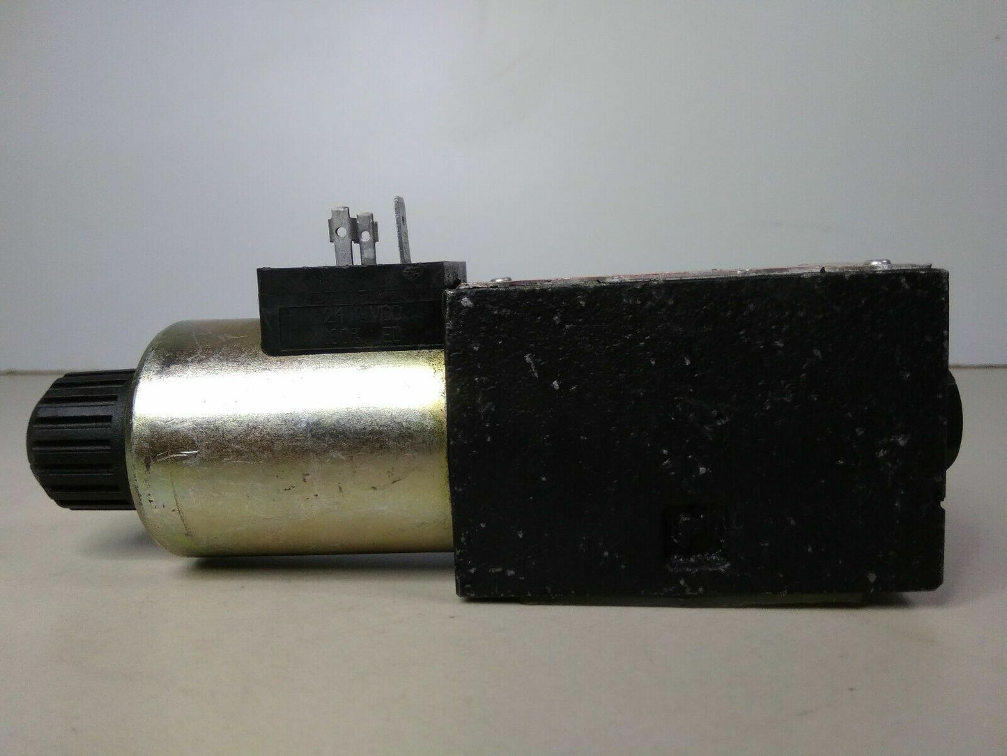 Macgregor MCG-LCH/SV 4/2-1-24V=-E01-M01 Directional control Valve - NEW