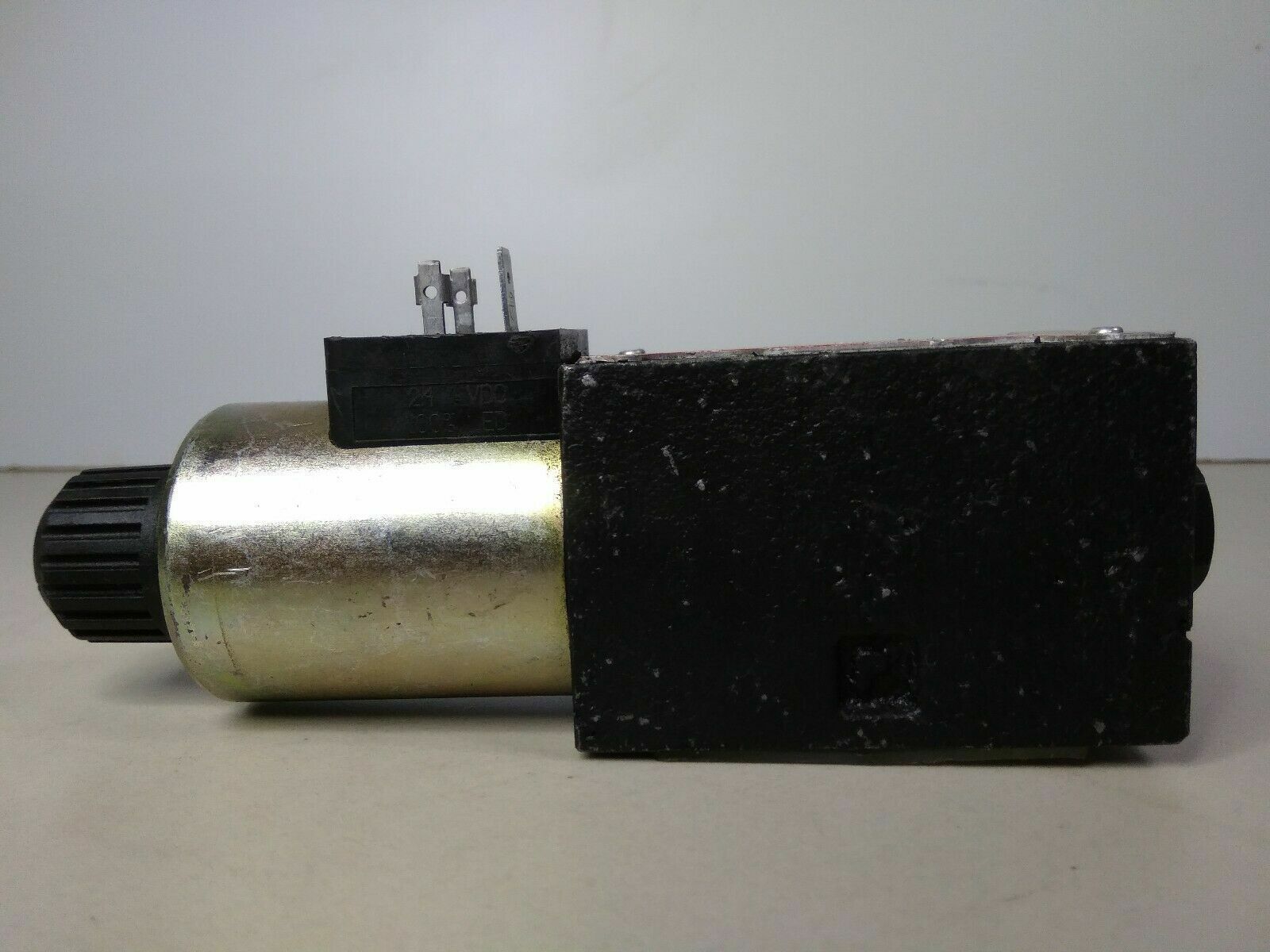 Macgregor MCG-LCH/SV 4/2-1-24V=-E01-M01 Directional control Valve - NEW