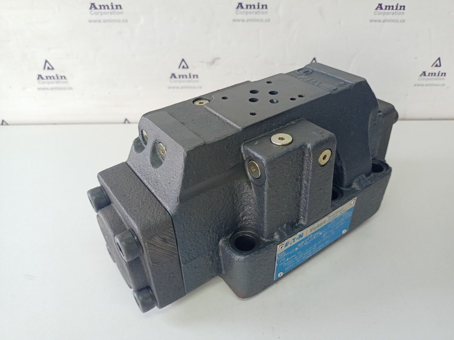 Eaton-Vickers DG5S-8-2C-T-K-M-X1-ER4-30 Directional control Valve - NEW