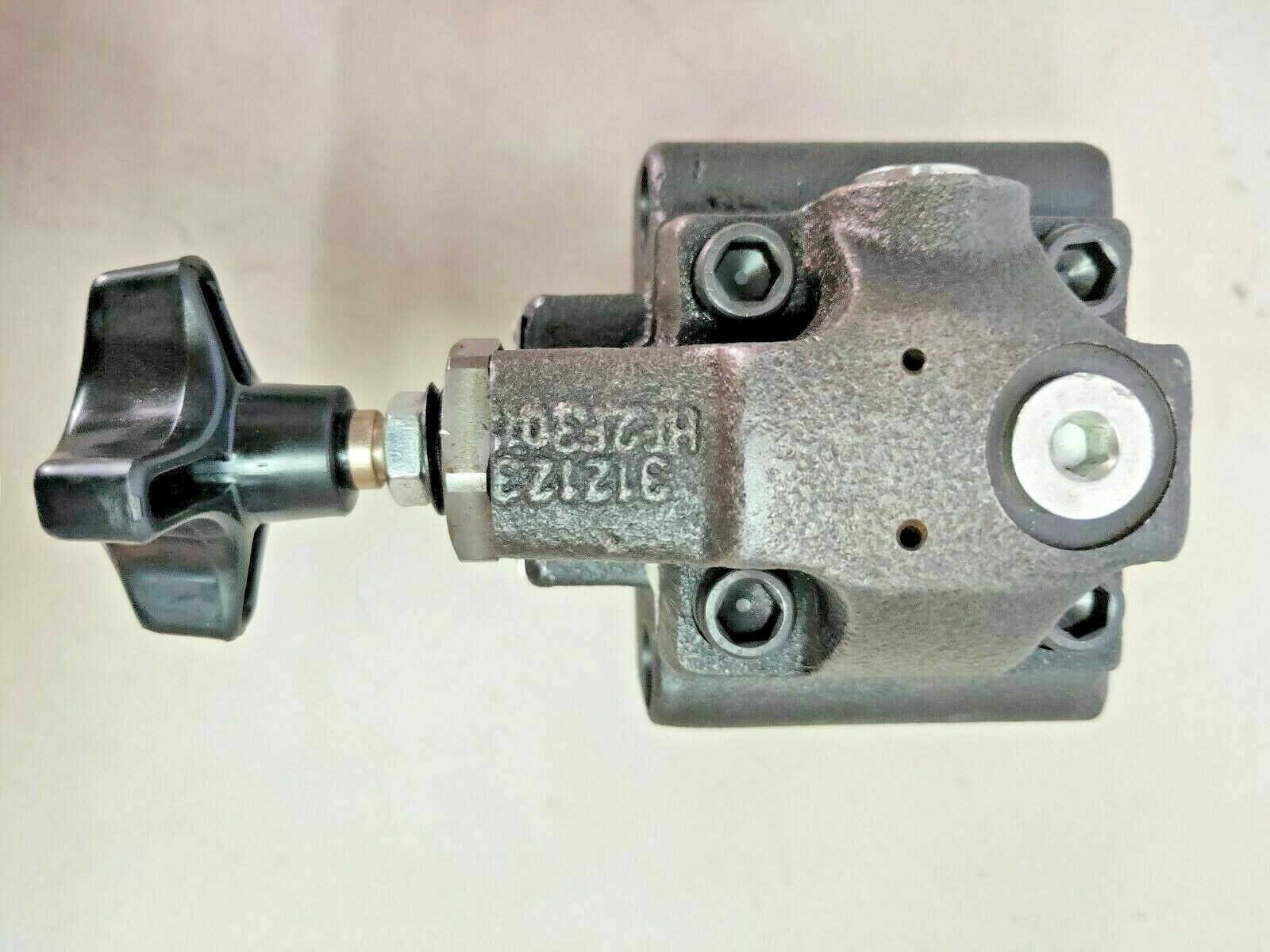 Vickers XCG 06 3F 30 Pressure Reducing valve 2850 psi max. - NEW FREE SHIPPING