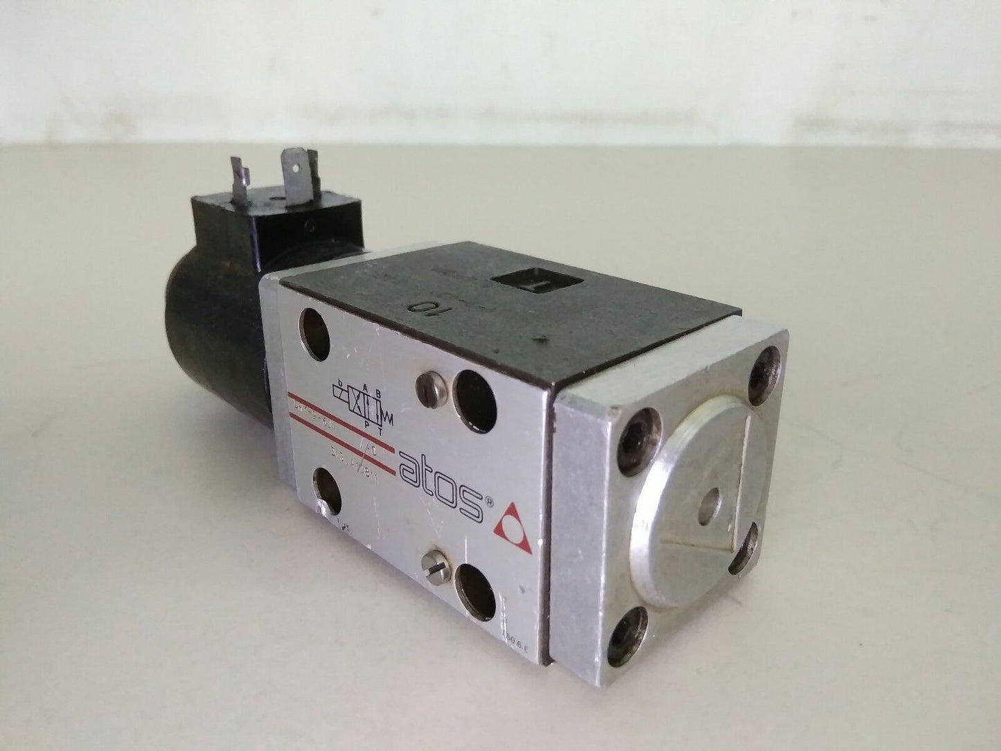 ATOS DHY-9-631 SOLENOID OPERATED DIRECTIONAL VALVE - NEW