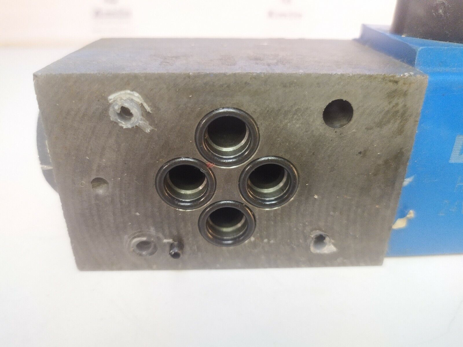 Vickers DG4V-3S-2A-M-U-H5-60 Directional Control valve