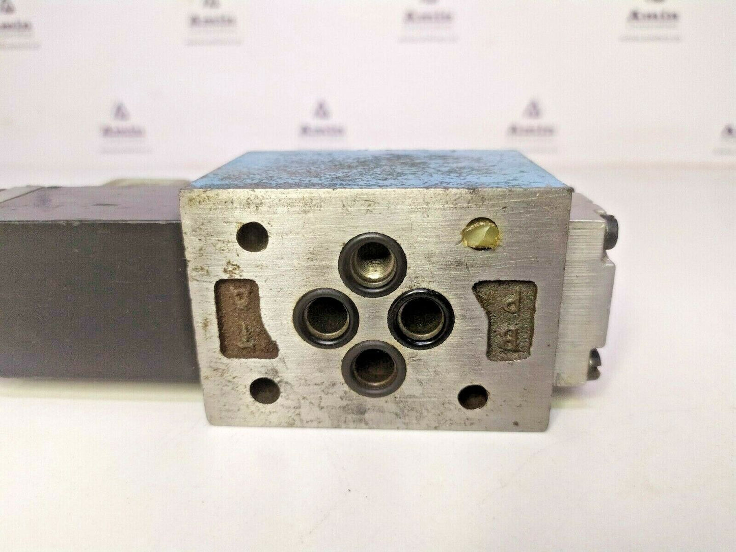 Abex Denison 3D01-35-111-01-01-00A1-00327 Directional control valve