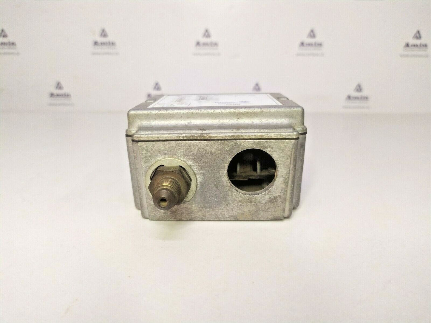 Johnson controls P77AAA-9300 - NEW Unused