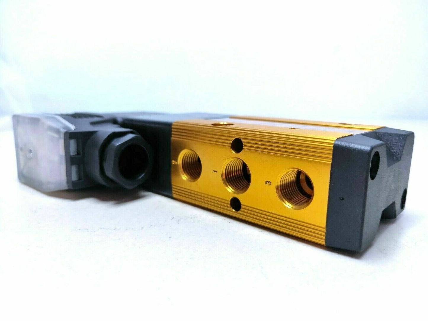 Parker Lucifer 7341PAG2NNM0 valve with 483510P0 XS03MF 24VDC 50/60 Hz 9W Coil