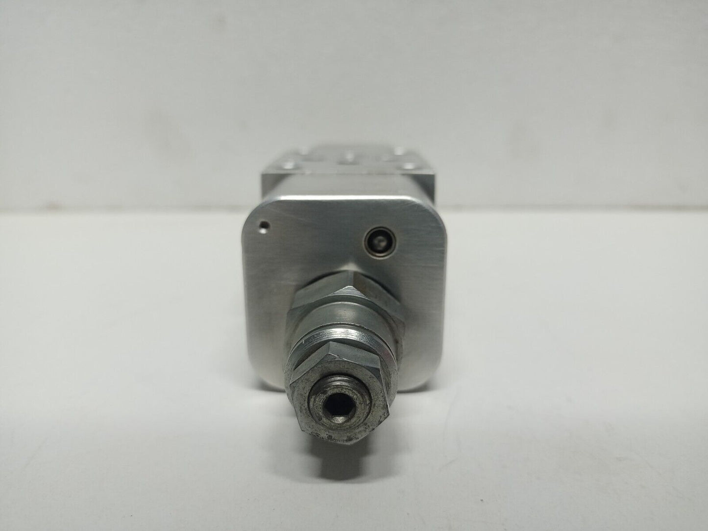 Sun hydraulics EBY 1D01 AC Sandwich valve - NEW