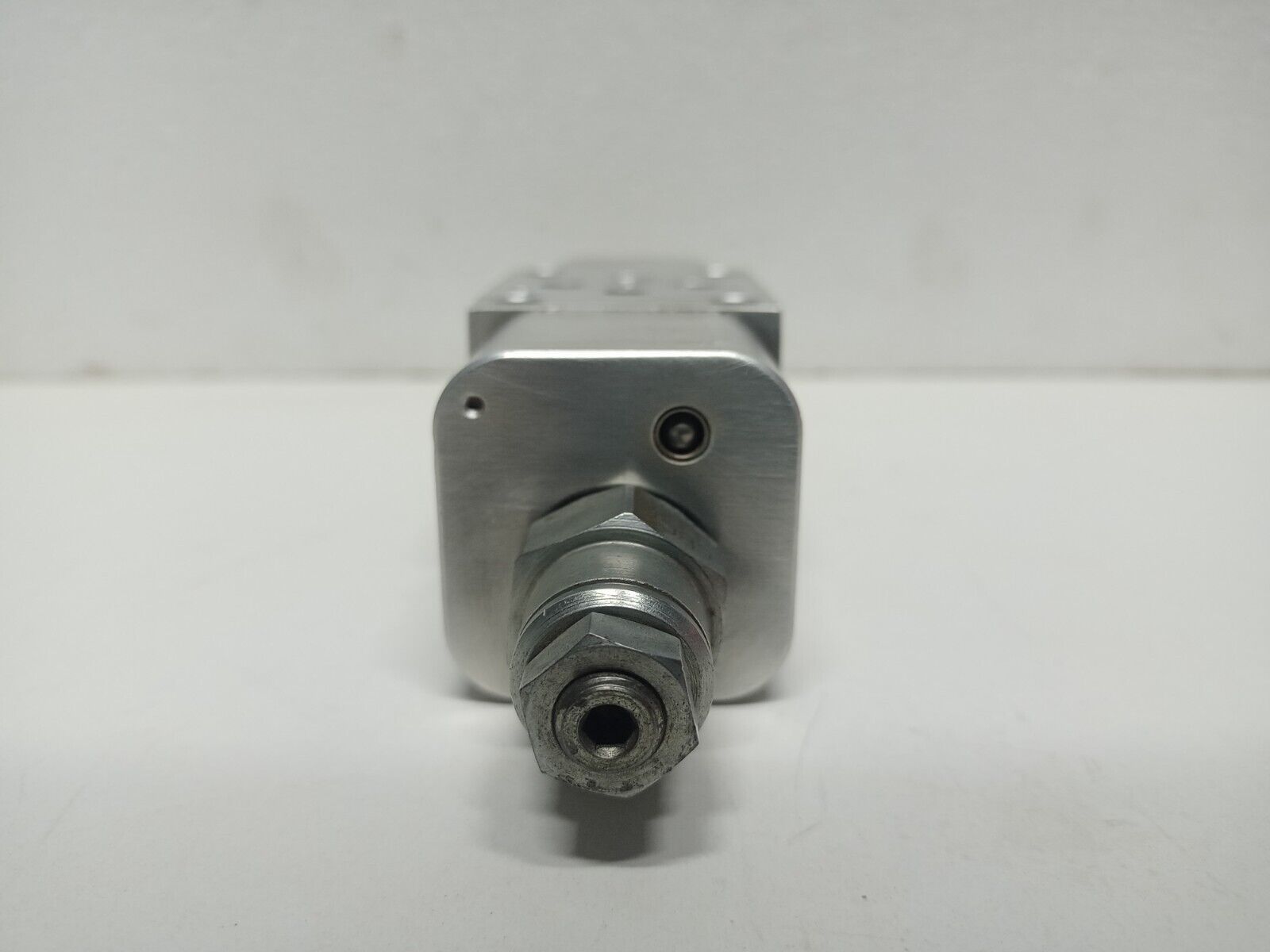 Sun hydraulics EBY 1D01 AC Sandwich valve - NEW