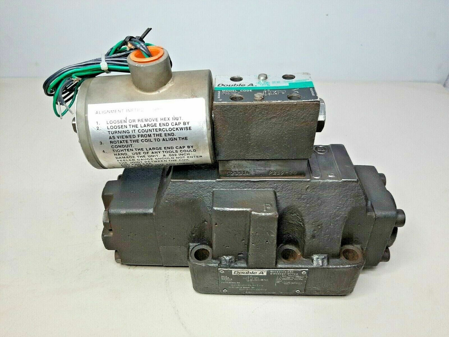 Double-A QJ-8-C-10B1-T-V with QJ-3-C-10D1-V Directional control valve - NEW
