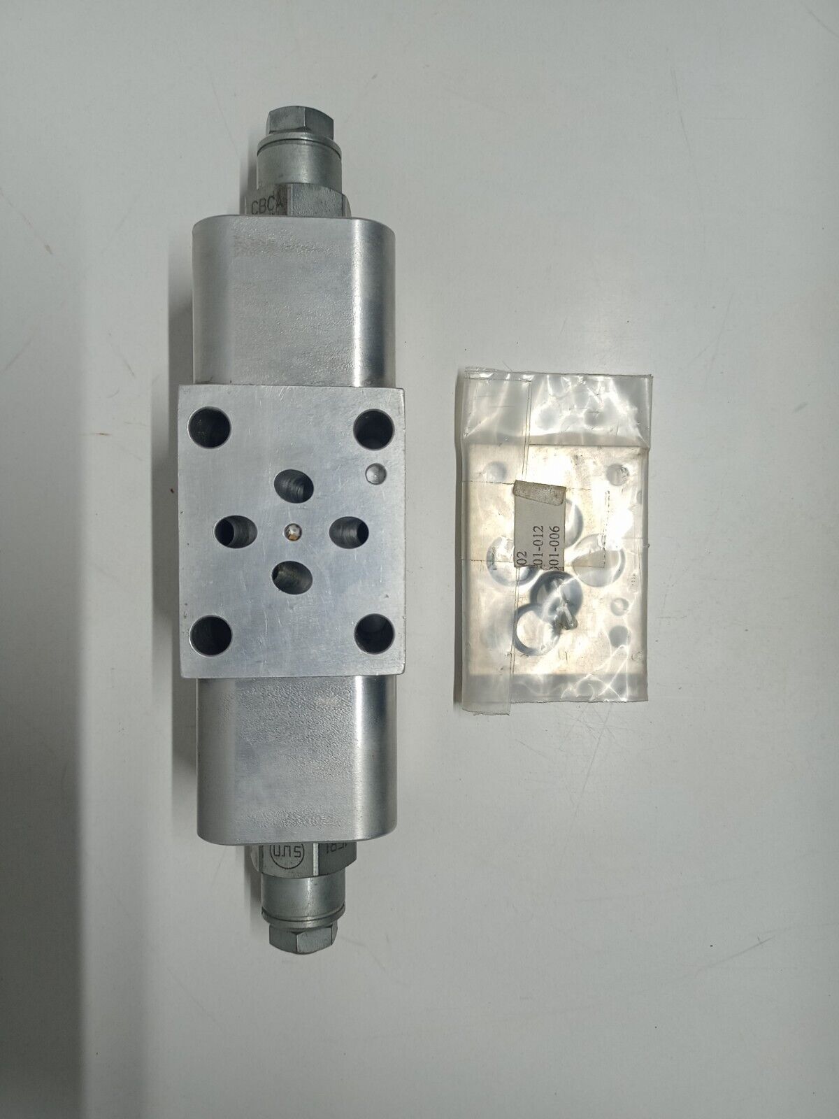 Sun hydraulics EBY 1D01 AC Sandwich valve - NEW