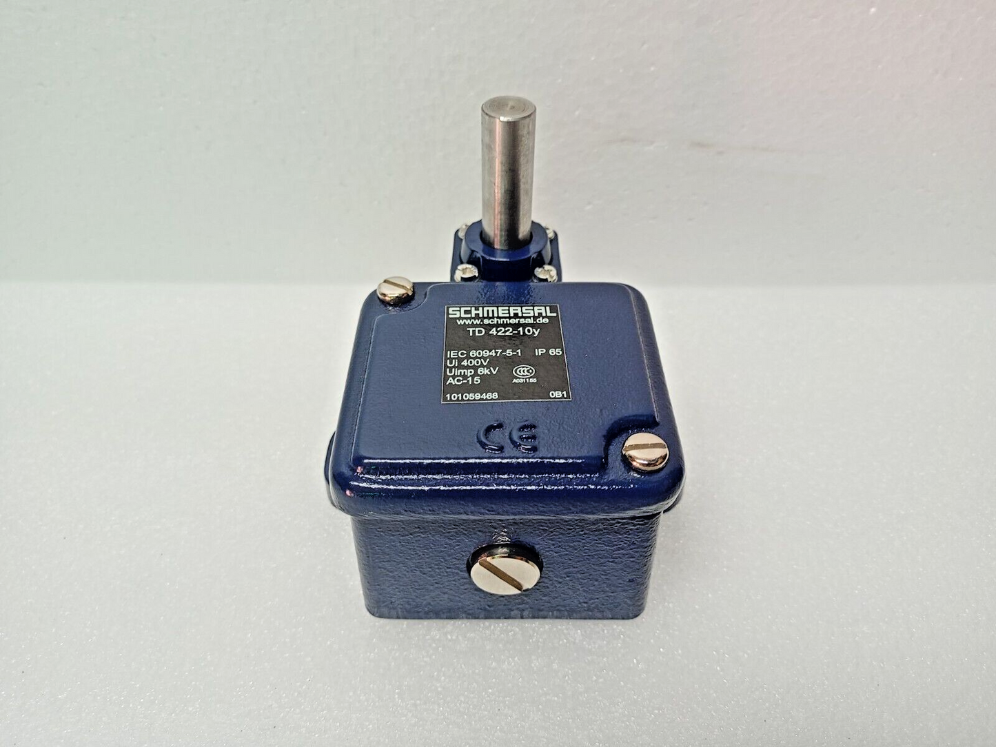 SCHMERSAL TD422-10Y, AC-15, Ui 400V, Uimp 6kV Limit Switch - NEW