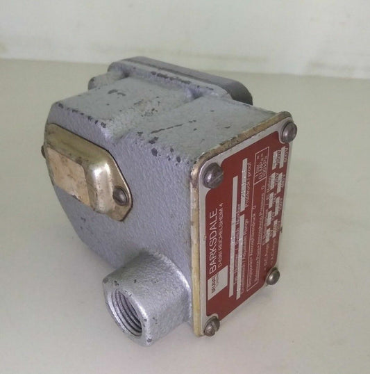 BARKSDALE D1T-B150-LV PRESSURE OR VACUUM ACTUATED SWITCH