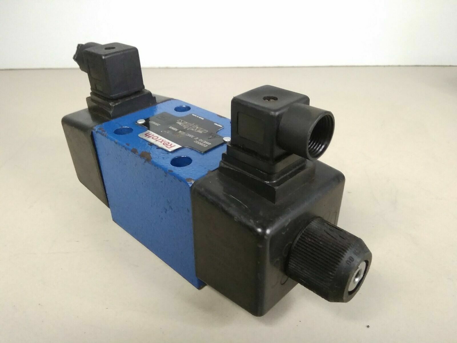 Rexroth 4WE10 E 33/C 110 N9K4 26W07 Directional Control Valve