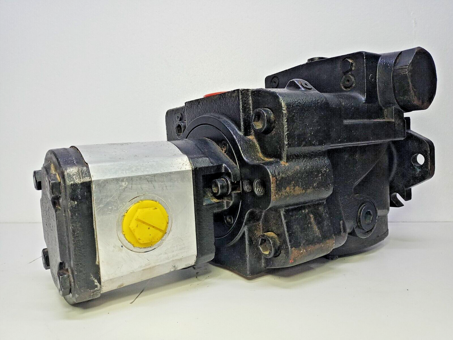 Oilgear PVM-098-A2UB-LDFY-P-1NNSN-AN-20-154 with Haldex 250702-005