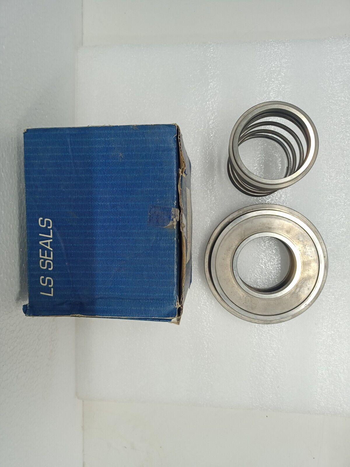 LS Seals M/E LO pump seal AC065