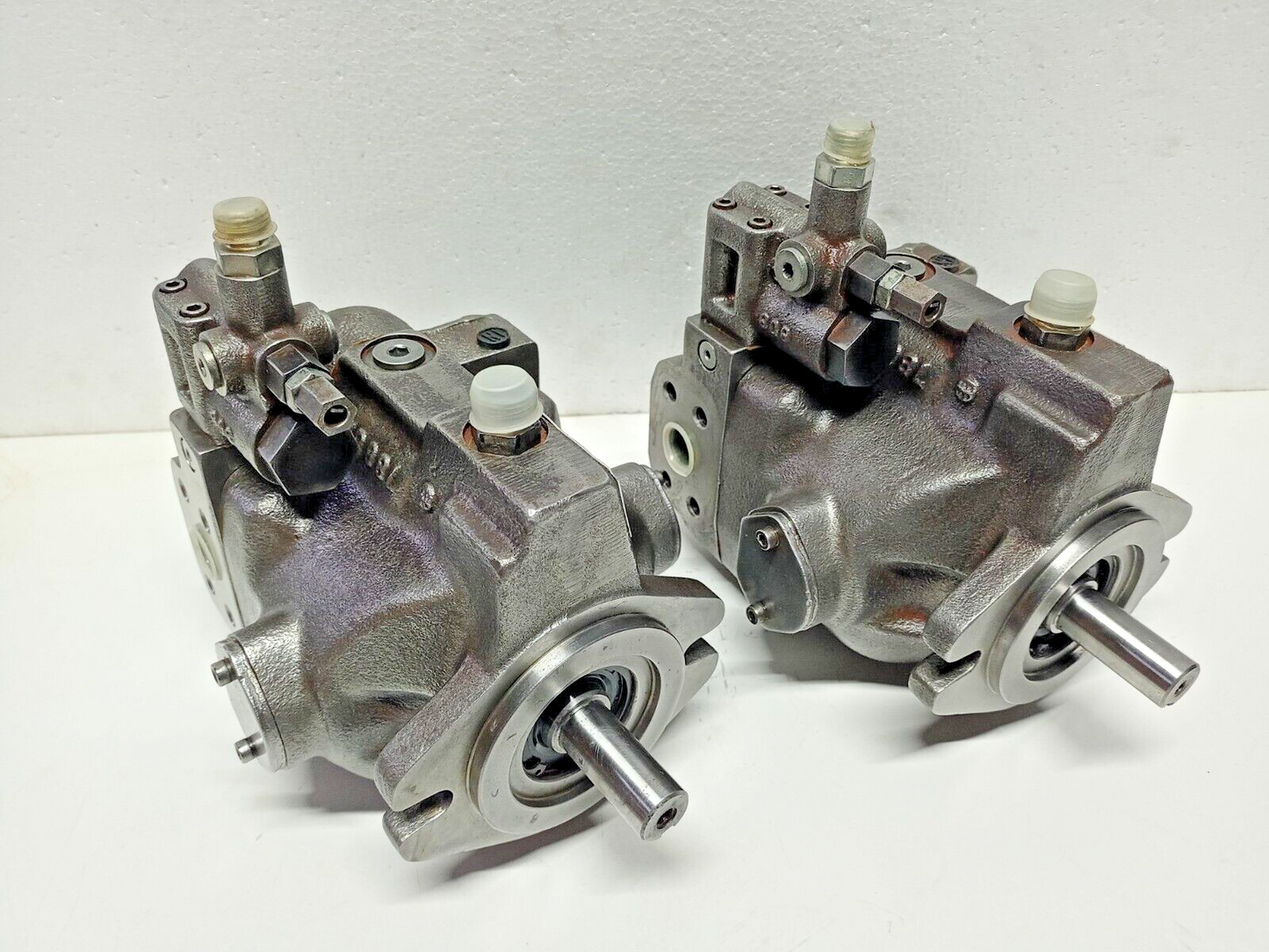 Parker Denison PVP16362R2M12 Hydraulic Piston pump - TESTED PUMP