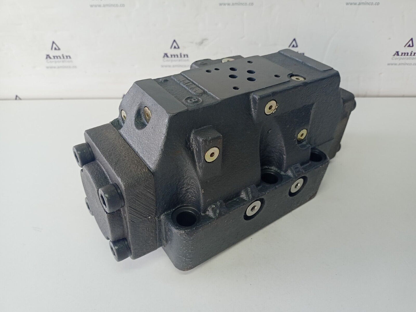 Eaton-Vickers DG5S-8-2C-T-K-M-X1-ER4-30 Directional control Valve - NEW