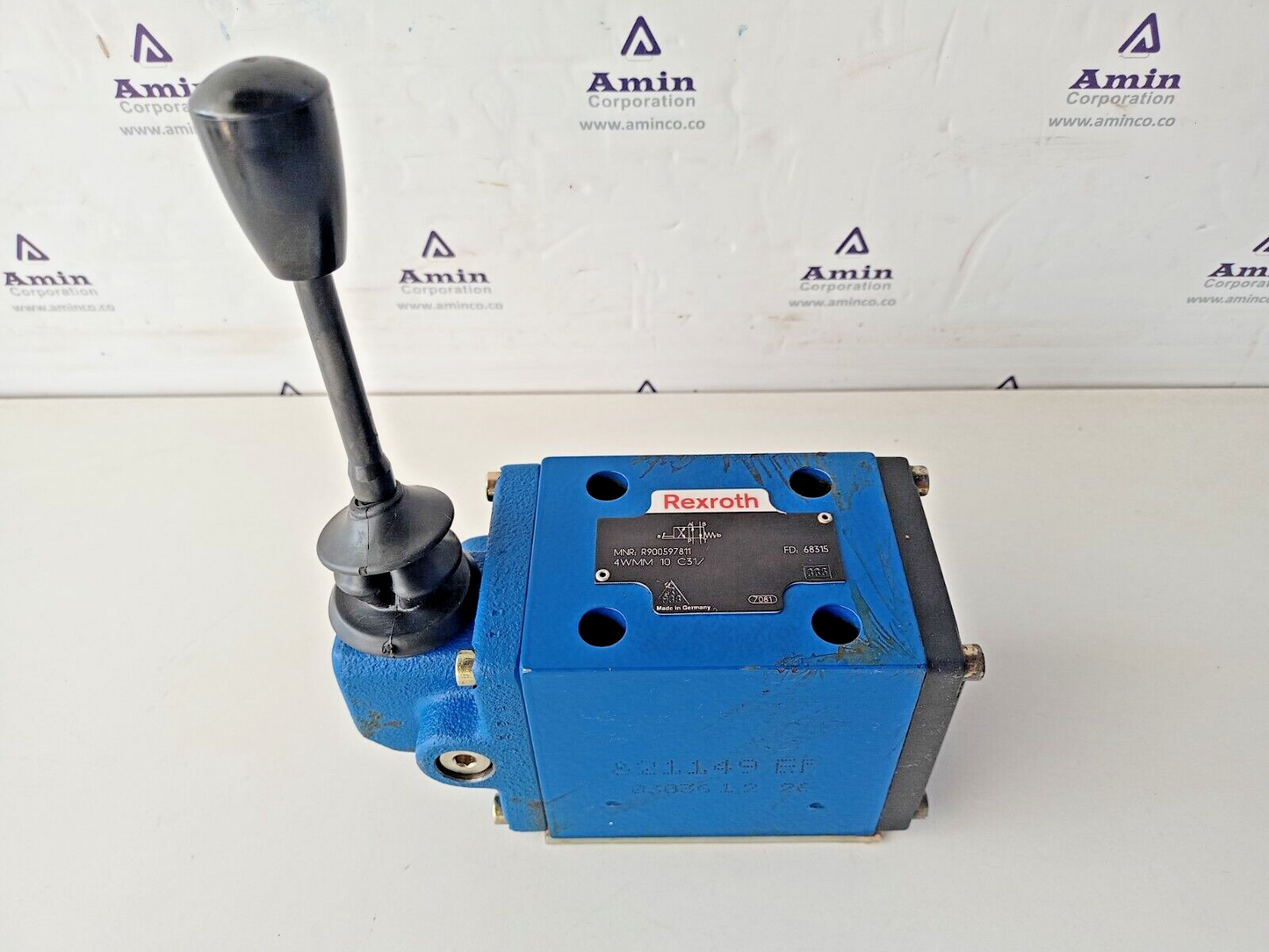 REXROTH 4WMM 10 C31 Directional control valve MNR R900597811 - NEW