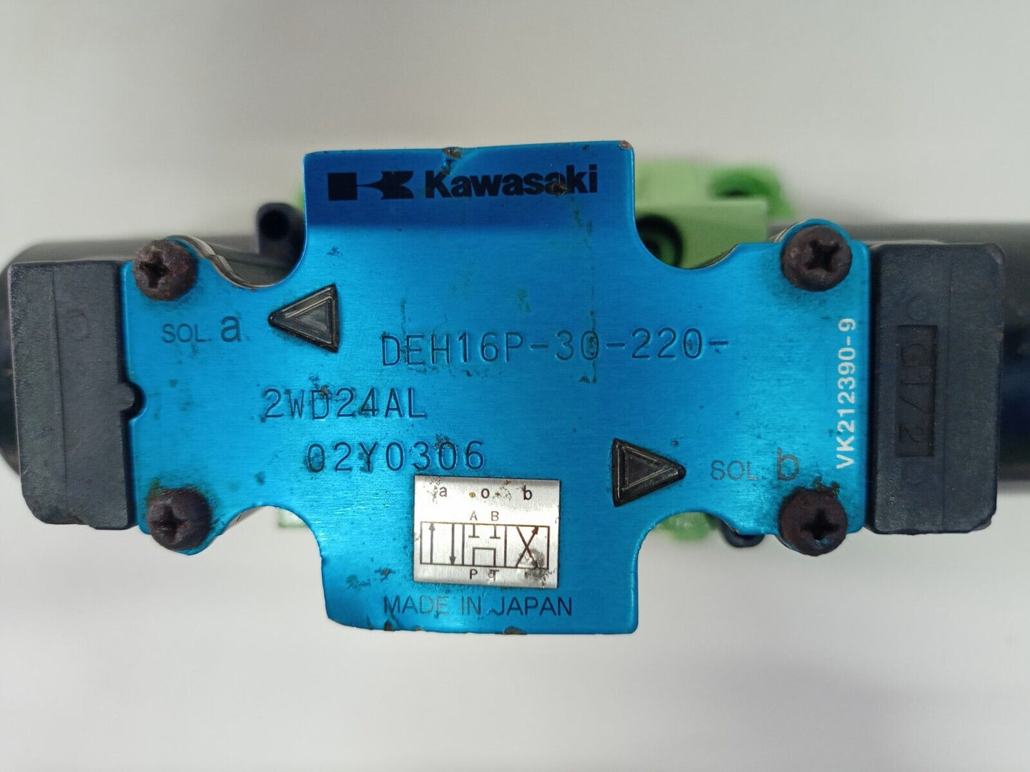 Kawasaki DEH16P-30-220-2WD24AL Directional control valve