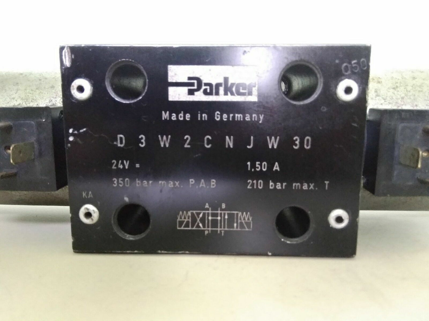 Parker Model: D3W2CNJW30 Hydraulic Control Valve 350 bar max. - NEW