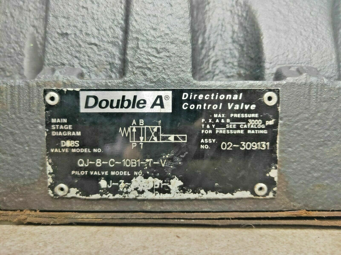 Double-A QJ-3-C-10D1-V with QJ-8-C-10B1-T-V Directional control valve - NEW