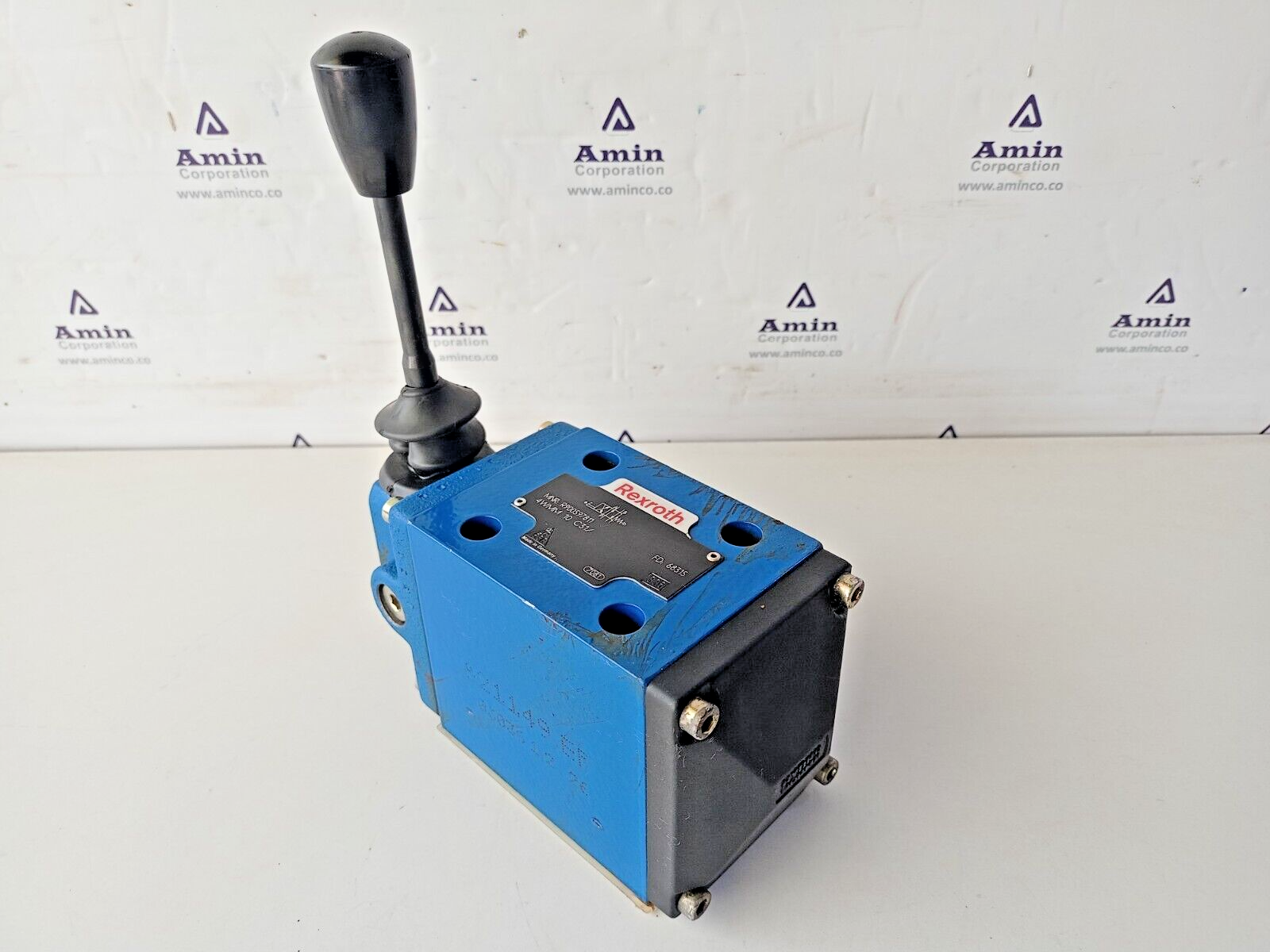 REXROTH 4WMM 10 C31 Directional control valve MNR R900597811 - NEW