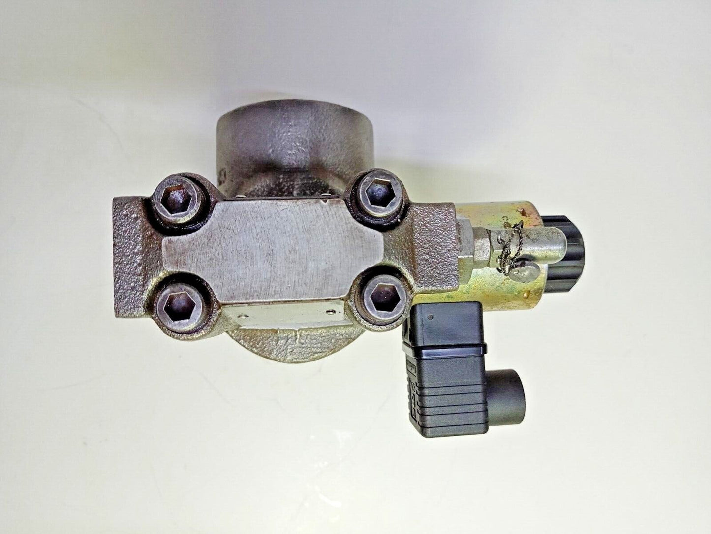 Denison hydraulics R4V10 5D9 30 with VV01 311 G E1 Pre. control and vent valve