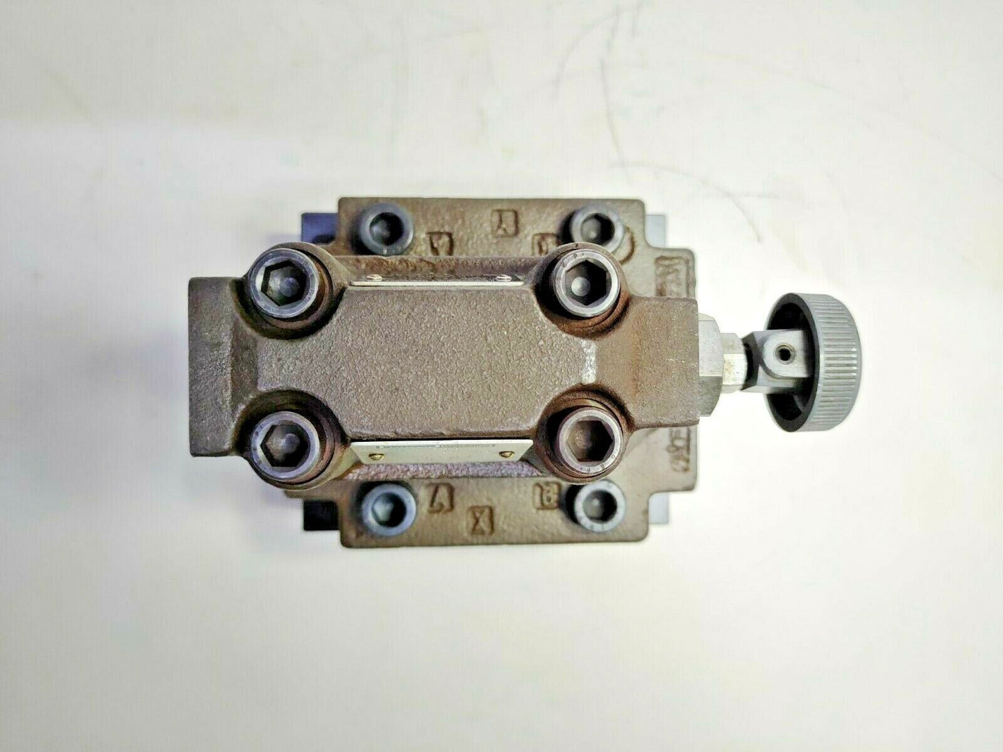 Denison Hydraulics R4V06-533-10-A1 Pressure Relief valve S26-34680-0 - NEW