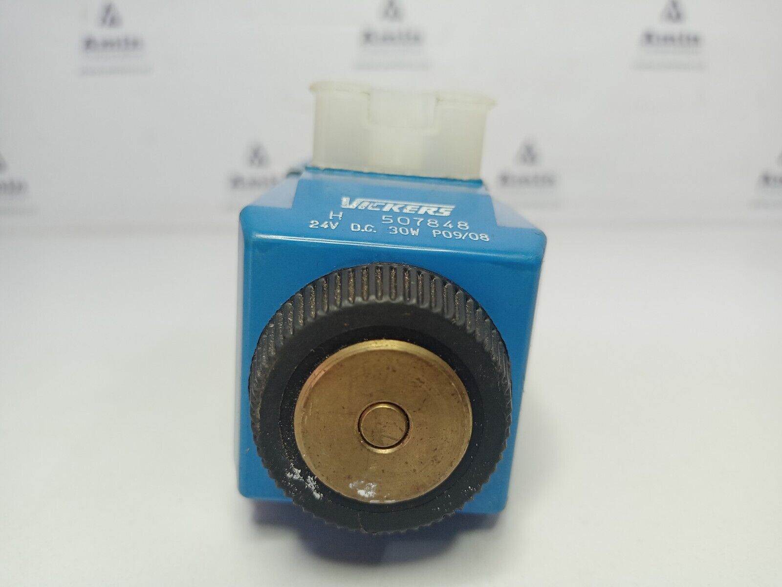 Eaton Vickers DG4V-3-6C-M-U-H7-60 Directional Control valve - NEW