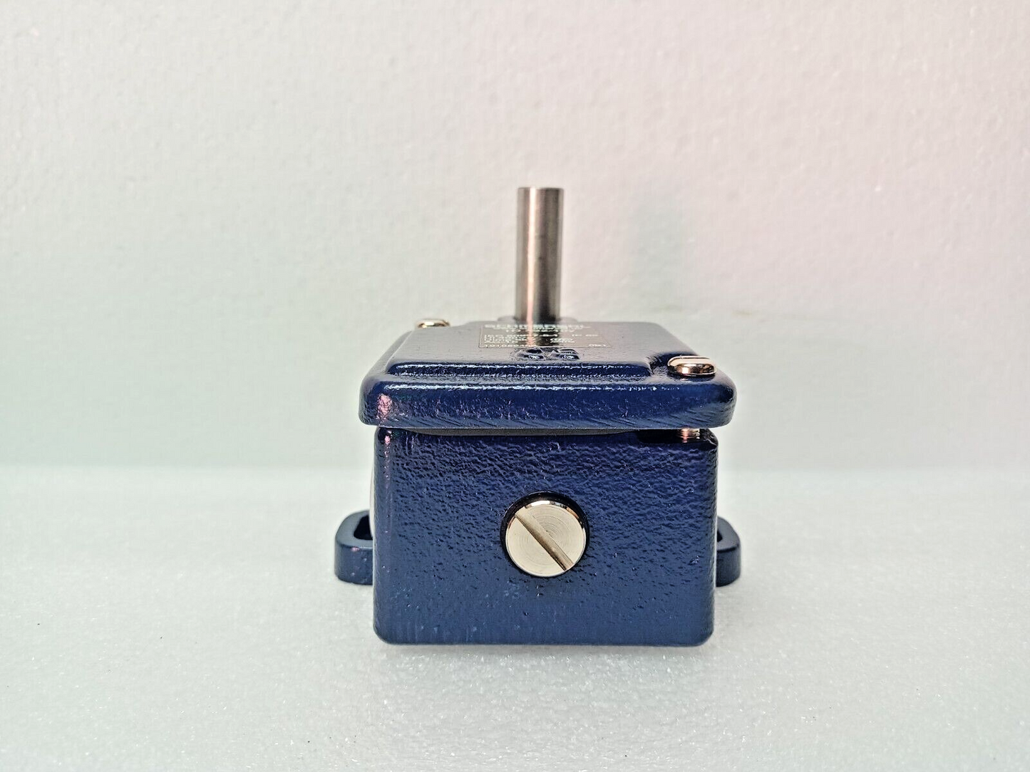 SCHMERSAL TD422-10Y, AC-15, Ui 400V, Uimp 6kV Limit Switch - NEW