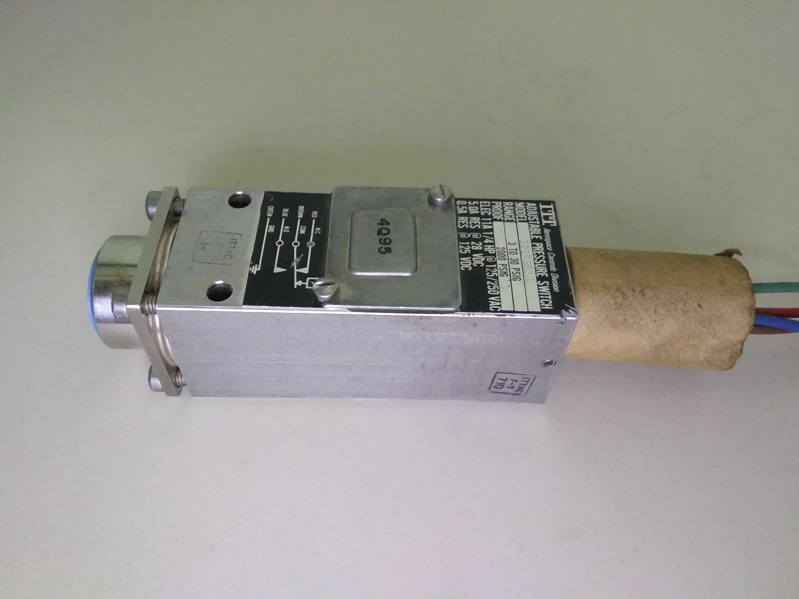 ITT Aerospace Adjustable Pressure Switch 122P8S34 Range: 3-30 PSIG - NEW