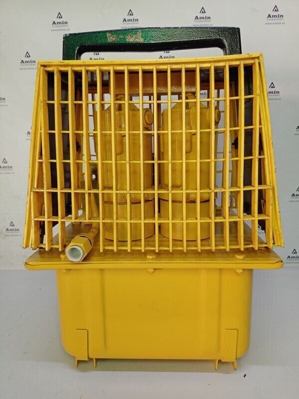 Enerpac PAM-1042 Air hydraulic pump 4/3 manual valve, 700bar/10,000psi - TESTED