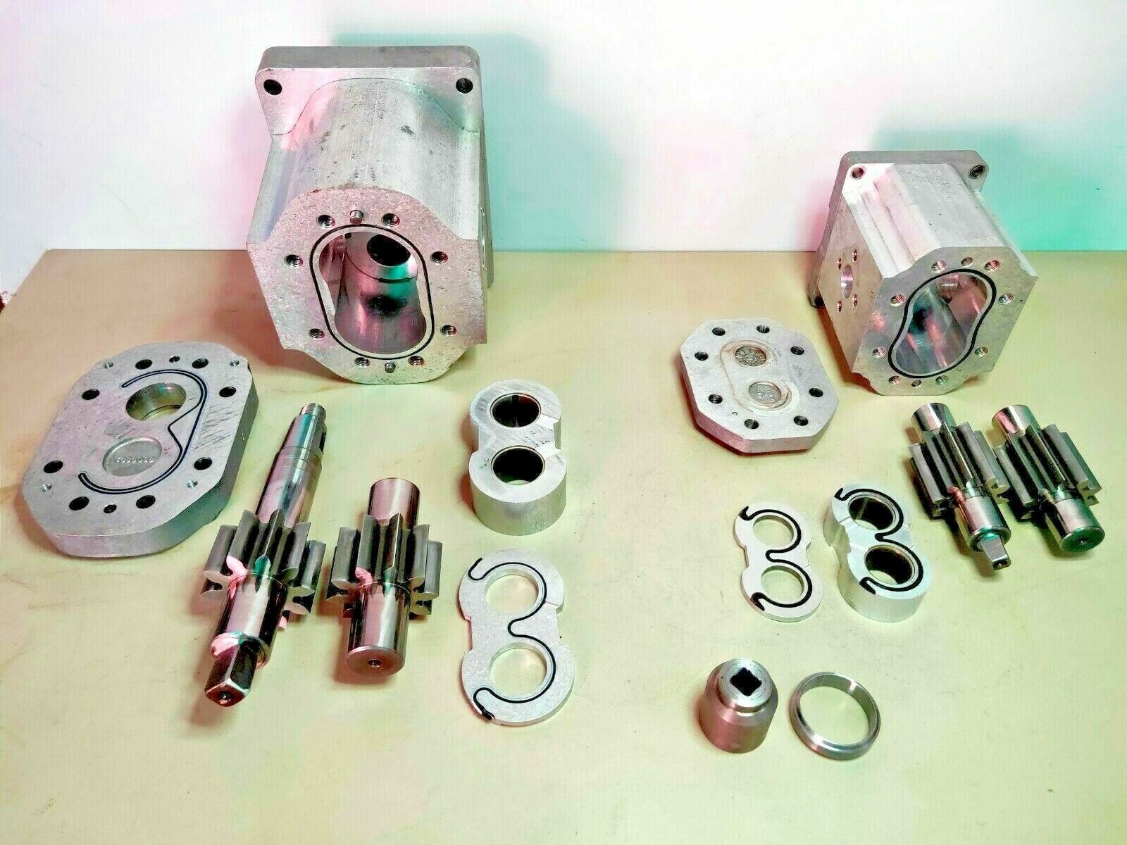 Sundstrand Hydraulic Pump TAW4NN/106R531BD Coupled with SNQ3NN/075RN11DB