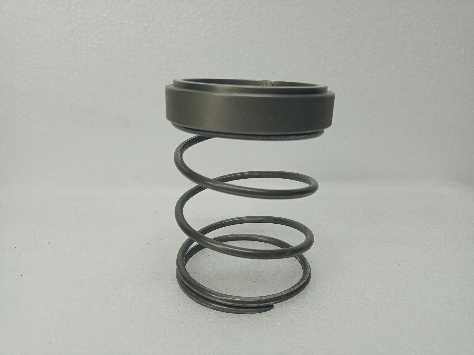 LS Seals M/E LO pump seal AC065