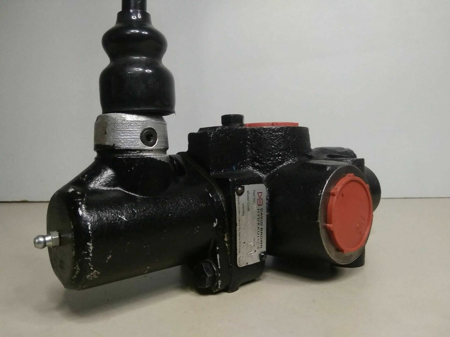 David Brown Hydraulics SSV09X44L Valve Part no.081401 - NEW