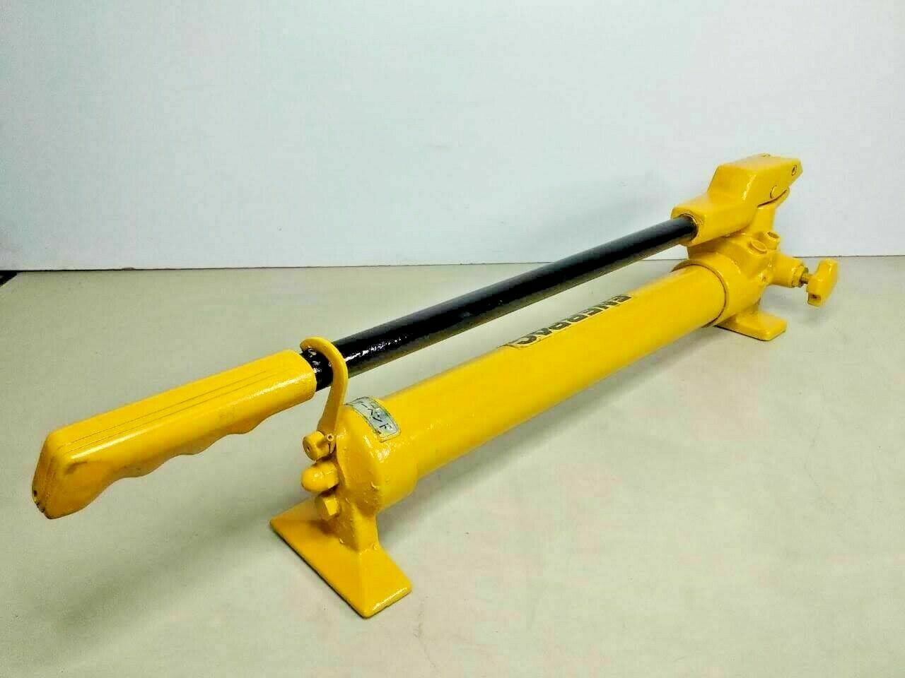 Enerpac P70 Hydraulic Hand Pump Capacity: 700 bar - FREE SHIPPING