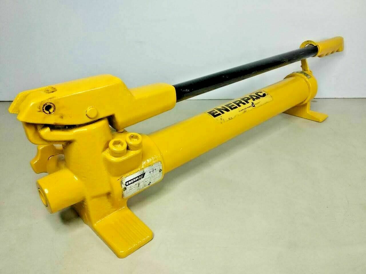Enerpac P70 Hydraulic Hand Pump Capacity: 700 bar - FREE SHIPPING