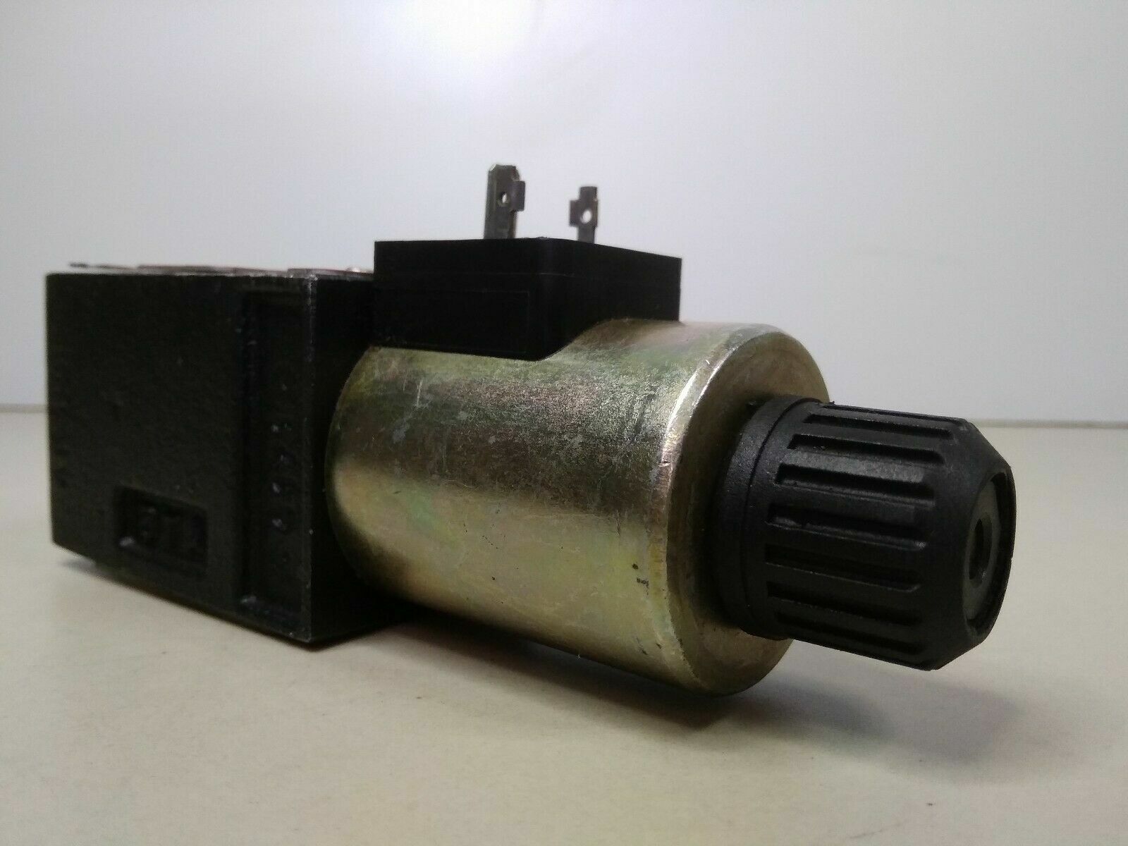 Macgregor MCG-LCH/SV 4/2-1-24V=-E01-M01 Directional control Valve - NEW