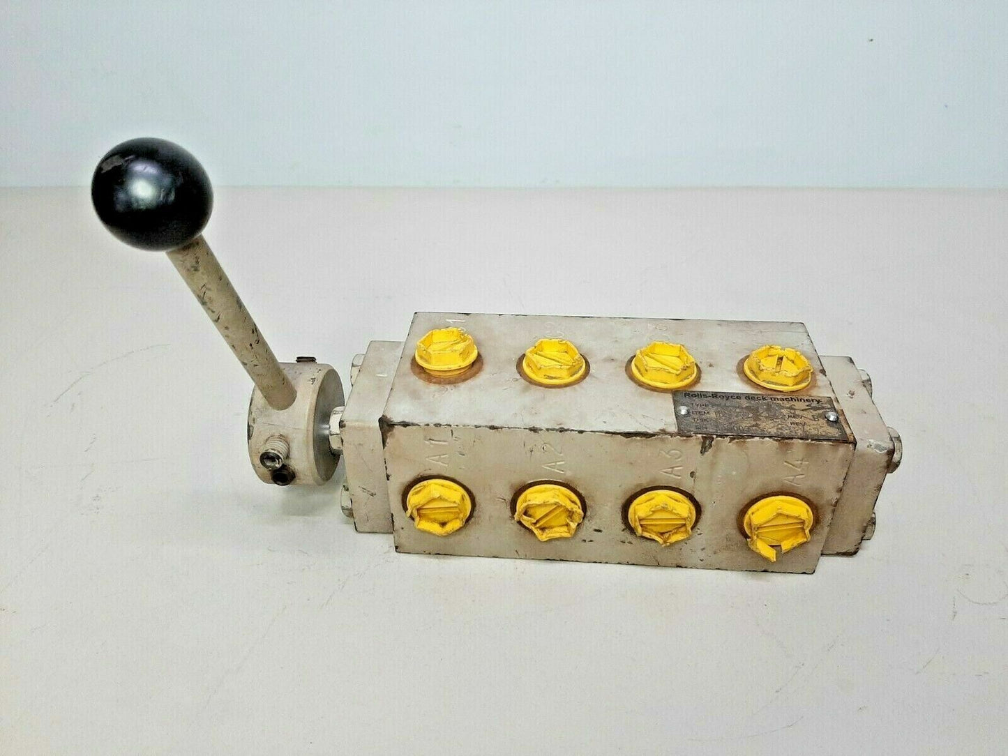 Rolls-Royce deck machinery F44 Item No.: 112-237 Lever operated control block