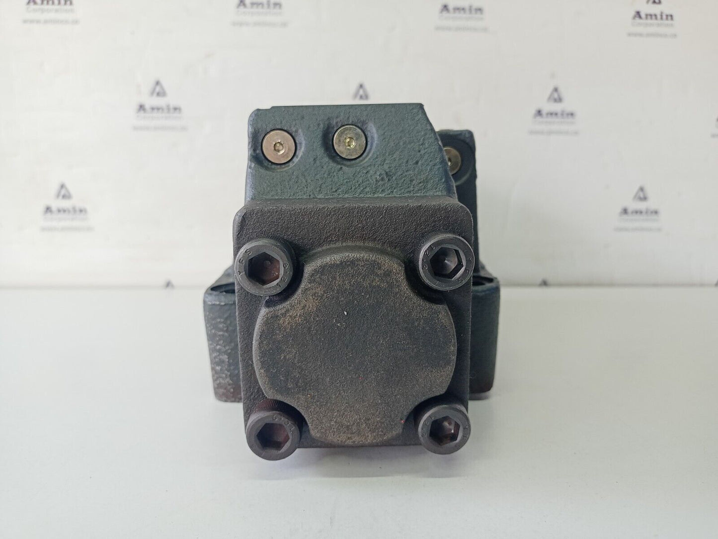 Eaton-Vickers DG5S-8-2C-T-K-M-X1-ER4-30 Directional control Valve - NEW