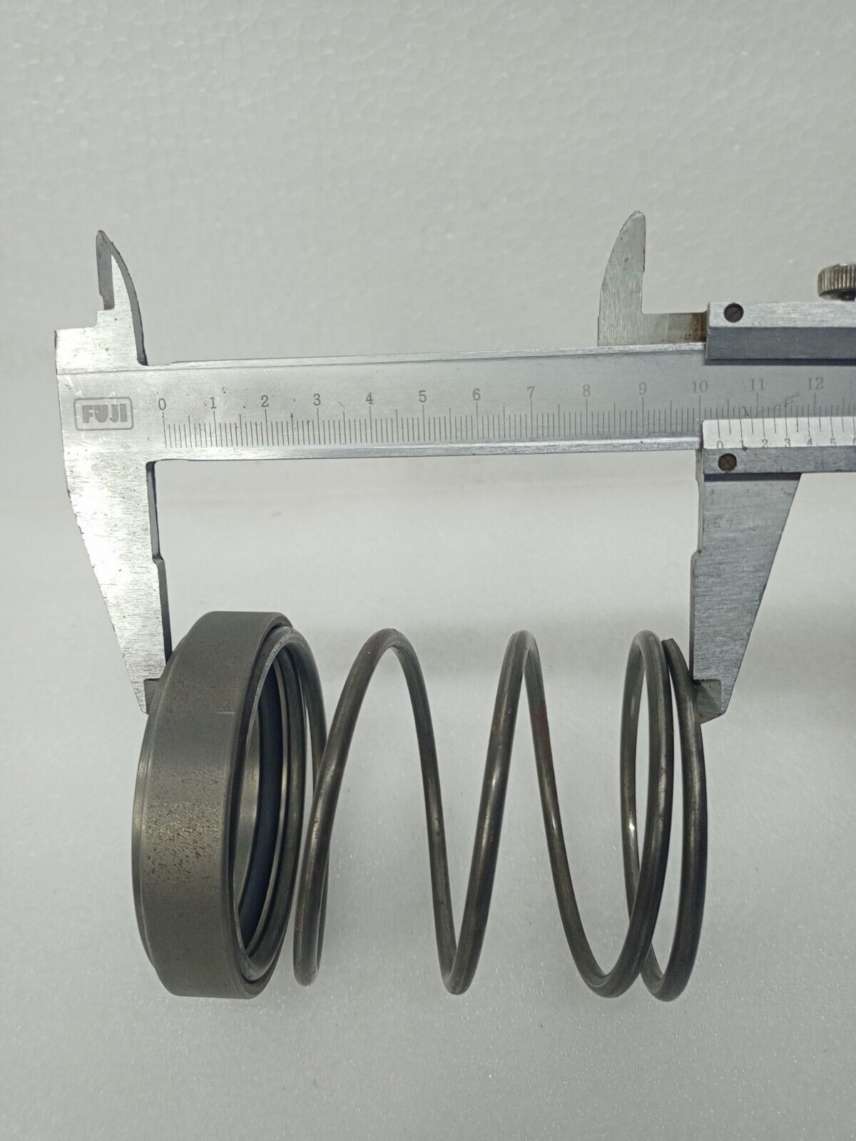 LS Seals M/E LO pump seal AC065