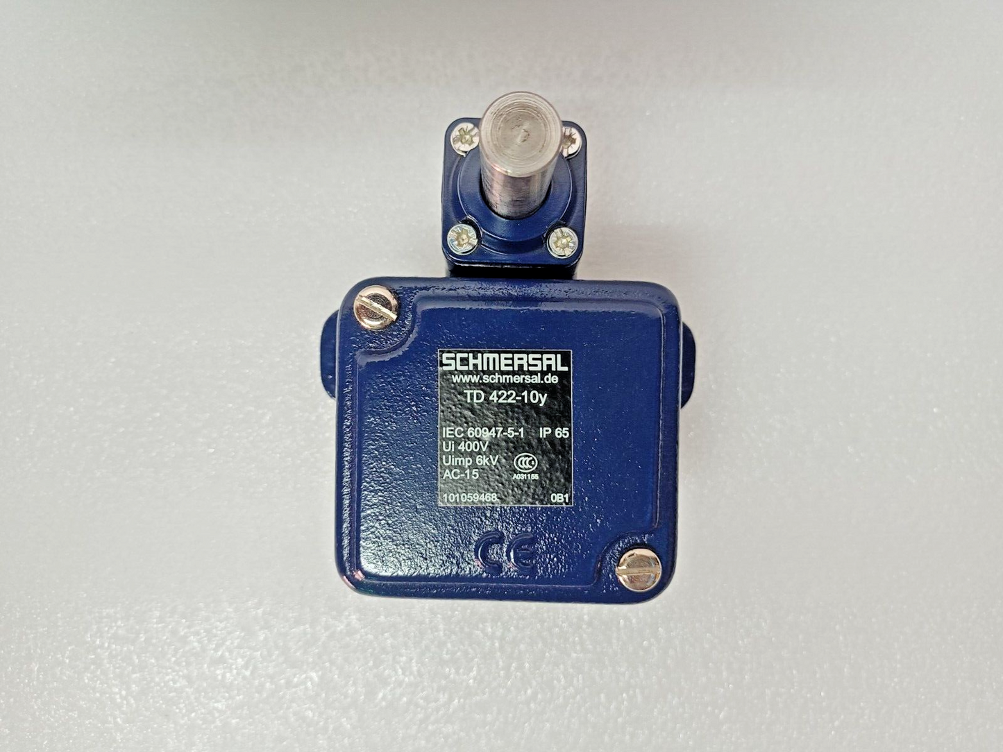 SCHMERSAL TD422-10Y, AC-15, Ui 400V, Uimp 6kV Limit Switch - NEW