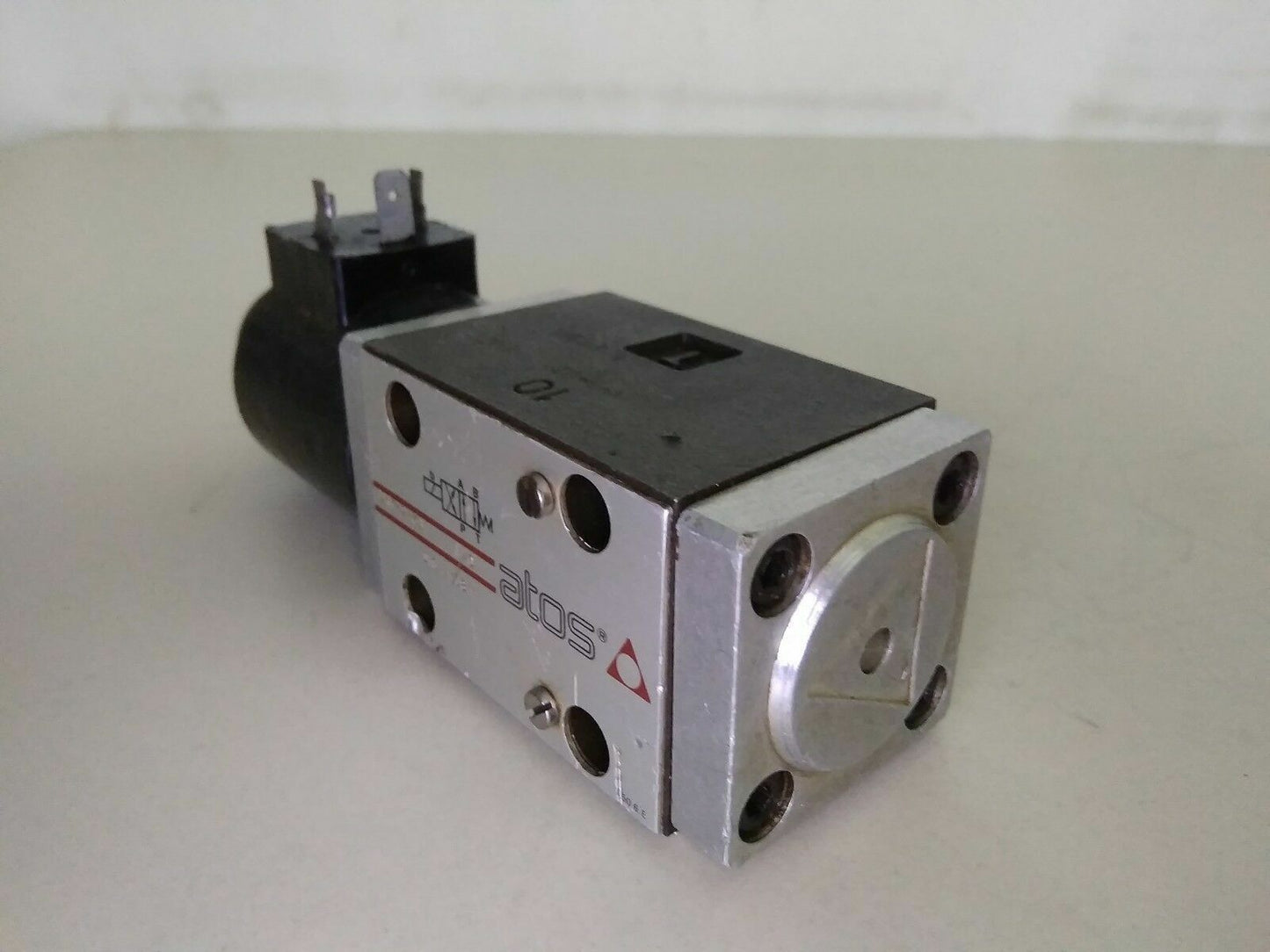 ATOS DHY-9-631 SOLENOID OPERATED DIRECTIONAL VALVE - NEW