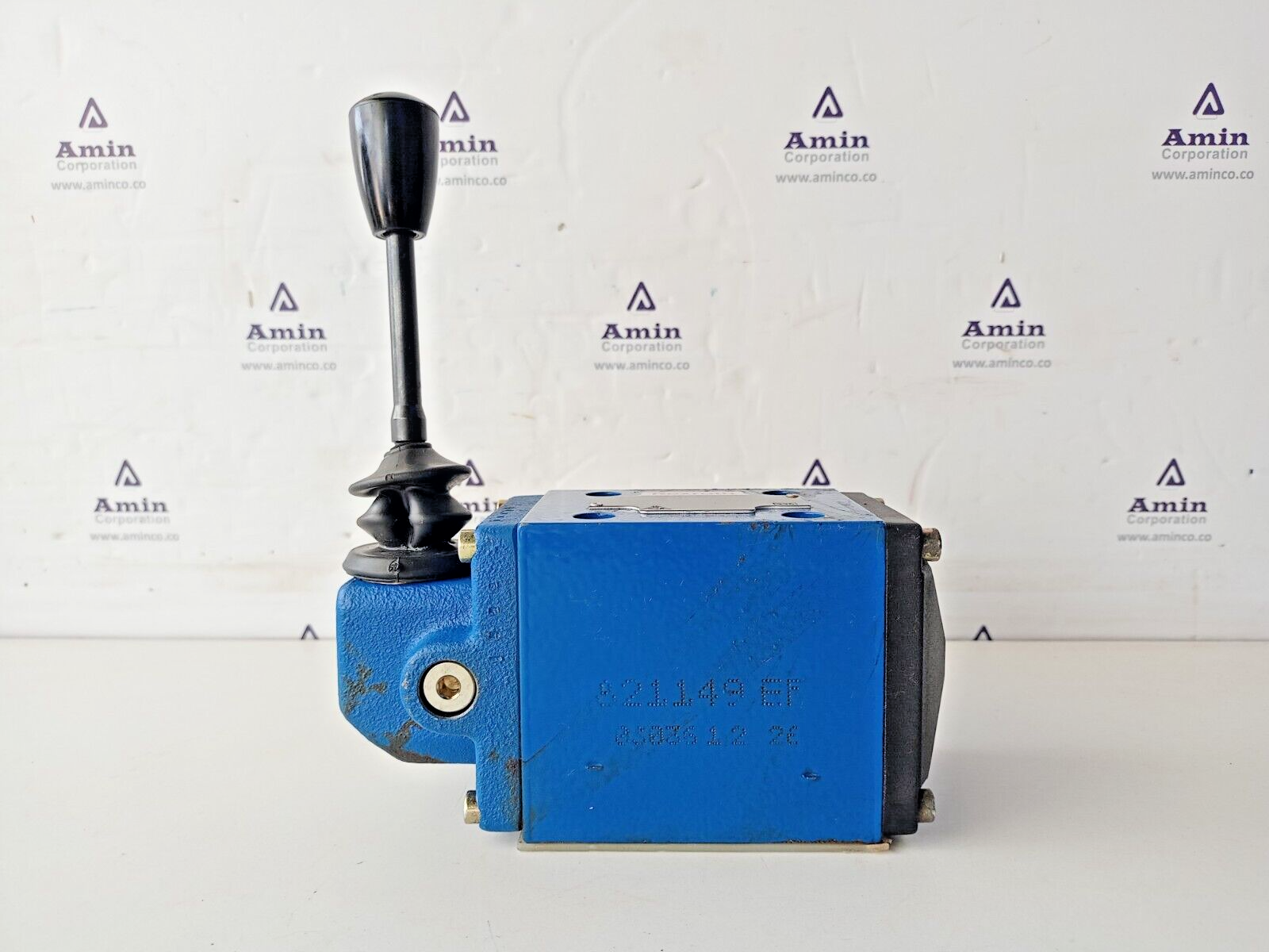 REXROTH 4WMM 10 C31 Directional control valve MNR R900597811 - NEW