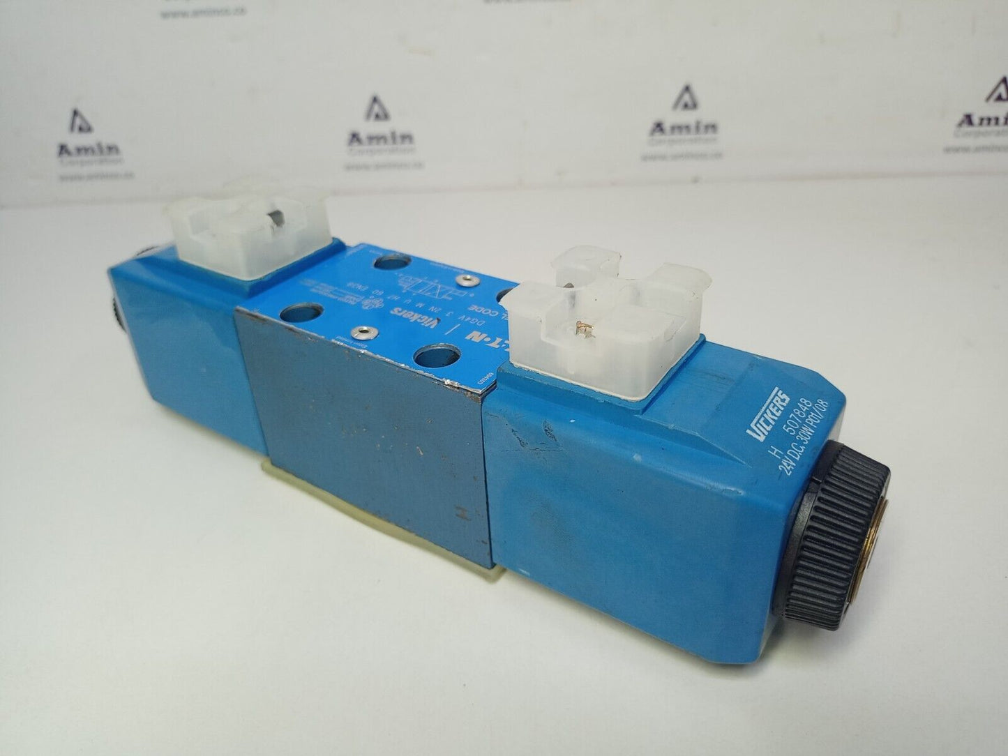Eaton Vickers DG4V-3-2N-M-U-H7-60 Directional Control valve - NEW