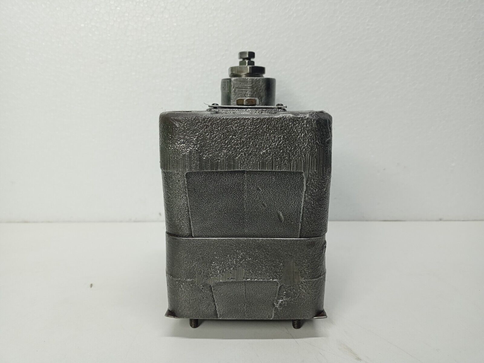 Vickers URG2-06-F-13 Unloading relief valve 1500-3000 psi - NEW