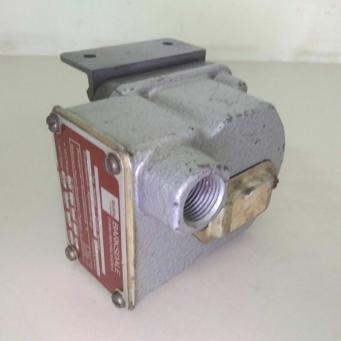 BARKSDALE D1T-B150-LV PRESSURE OR VACUUM ACTUATED SWITCH