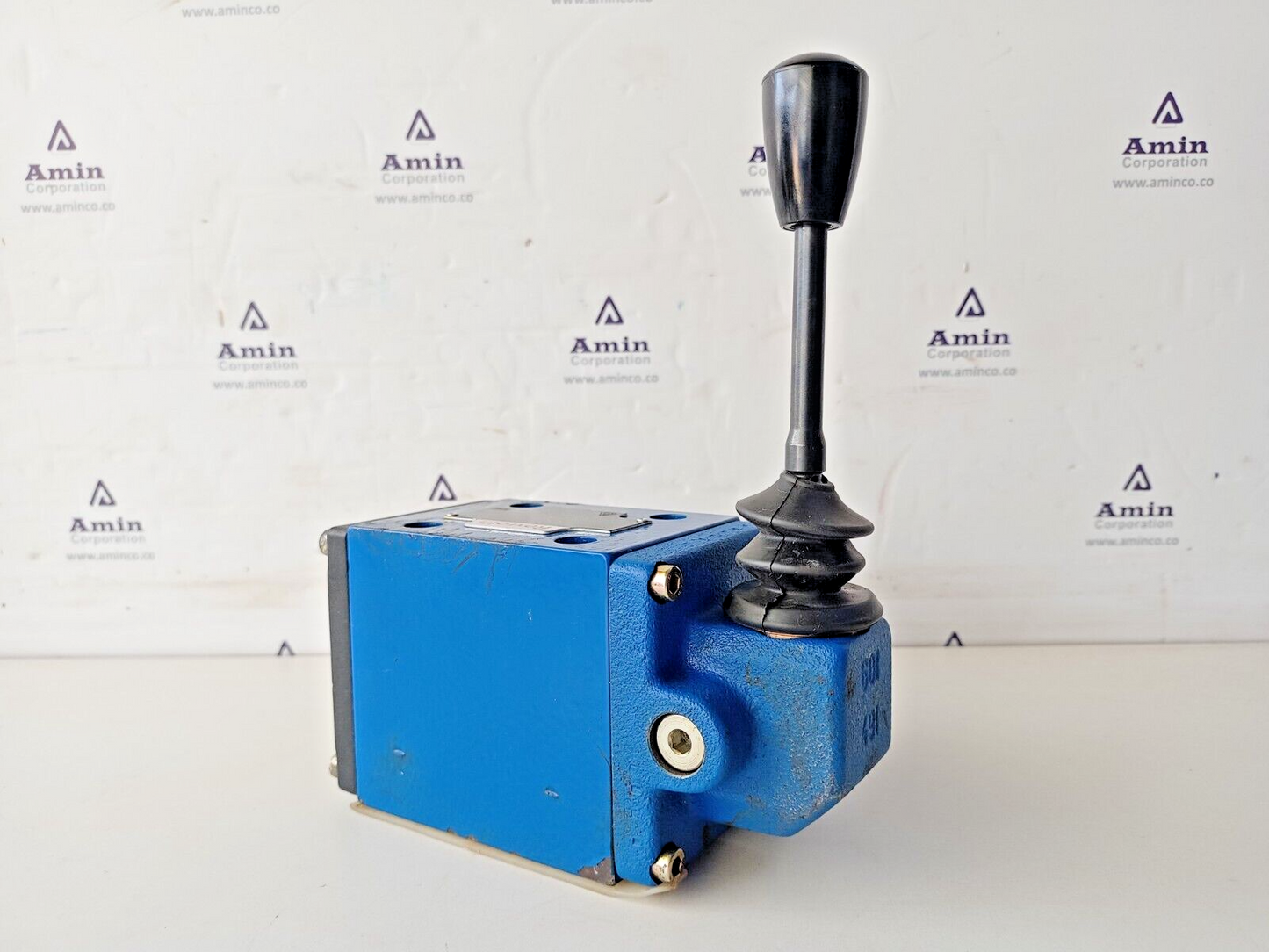 REXROTH 4WMM 10 C31 Directional control valve MNR R900597811 - NEW